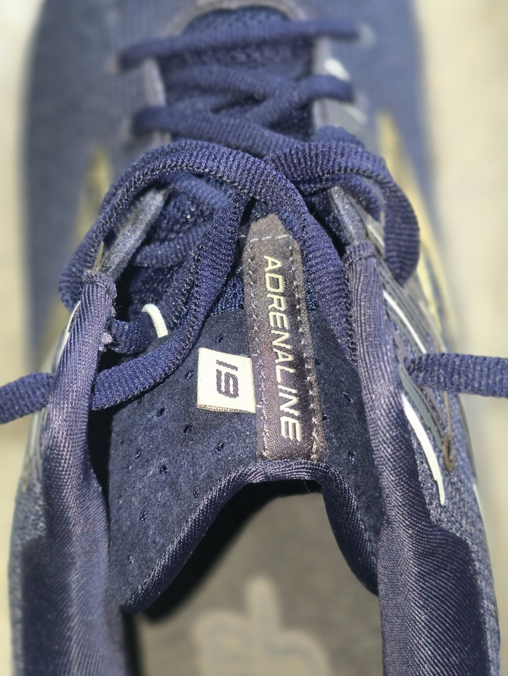 EUC Brooks Adrenaline GTS 19 Men's Sz 13 Running Shoes Navy Blue 1102941D439 - Picture 15 of 16